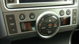 Toyota Verso Minivan 1.8 Valvematic 147KM - galeria redakcyjna - panel sterowania wentylacją i nawie