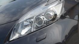 Toyota Prius IV Hatchback Facelifting 1.8 HSD 136KM - galeria redakcyjna - lewy przedni reflektor - 