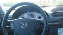 Mercedes Klasa E S211 Kombi 3.2 4 Matic 224KM - galeria redakcyjna - kierownica