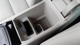 Opel Insignia Country Tourer 1.6 Turbo 200 KM - galeria redakcyjna - widok ogólny wn?trza z przodu