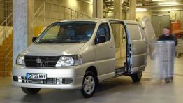 Toyota Hiace - wersja przedłużona - widok z przodu