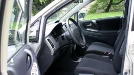 Suzuki Liana 1.6 (106 KM) hatchback - widok ogólny wnętrza z przodu