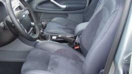Ford Mondeo 2.5T 2007 - galeria redakcyjna - widok ogólny wnętrza z przodu
