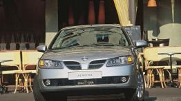 Nissan Almera - widok z przodu