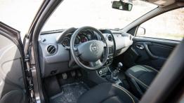 Dacia Duster Blackstorm 4X4 1.5 dCi 110 KM - galeria redakcyjna - widok ogólny wnętrza z przodu