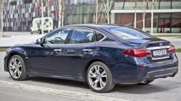 Infiniti Q70 2.2d 170 KM - galeria redakcyjna - lewy bok