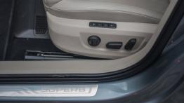 Skoda Superb 1.4 TSI 150 KM - galeria redakcyjna - sterowanie regulacją foteli