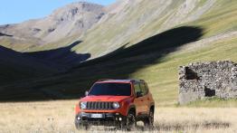 Jeep Renegade Trailhawk (2015) - wersja europejska - widok z przodu