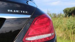 Mercedes Klasa C W205 Sedan - galeria redakcyjna - prawy tylny reflektor - wyłączony