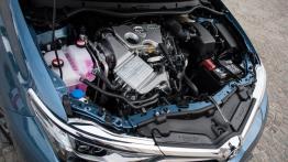 Toyota Auris II Facelifting - galeria redakcyjna - maska otwarta