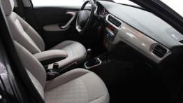 Citroen C-Elysee II Sedan 1.6 VTi 115KM - galeria redakcyjna - widok ogólny wnętrza z przodu