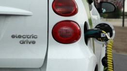 Smart fortwo electric drive - galeria redakcyjna - prawy tylny reflektor - wyłączony