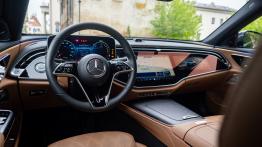 Porównanie: Audi A6 Limousine TDI quattro vs Mercedes Klasa E 220 d 4MATIC. Niemiecka klasyka