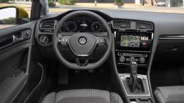 Volkswagen zaprezentował odświeżonego Golfa