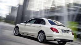 Mercedes-Benz Klasy C - w pogoni za lekkością