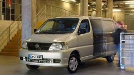 Toyota Hiace - wersja przedłużona - widok z przodu