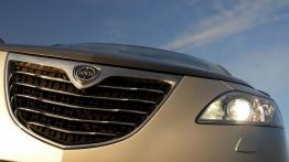 Lancia Ypsilon IV Hatchback 5d 1.3 Multijet 16v 95KM - galeria redakcyjna 2 - lewy przedni reflektor