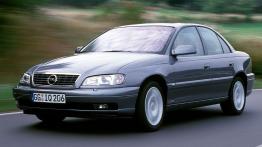Opel Omega - widok z przodu