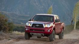 Toyota Tacoma - widok z przodu