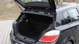 Opel Astra III 1.8 140KM OPC Line - galeria redakcyjna - tył - bagażnik otwarty