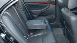 Toyota Avensis 2.0 Prestige - tylna kanapa