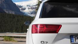 Audi Q7 II (2015) - galeria redakcyjna - lewy tylny reflektor - wyłączony