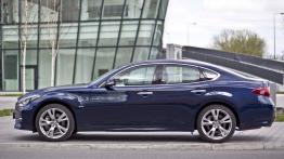 Infiniti Q70 2.2d 170 KM - galeria redakcyjna - lewy bok