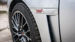 Subaru WRX STI 2.5 300KM - galeria redakcyjna - emblemat boczny