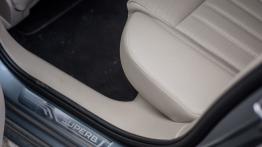 Skoda Superb 1.4 TSI 150 KM - galeria redakcyjna - listwa progowa