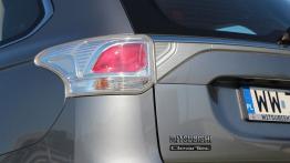 Mitsubishi Outlander III Facelifting - galeria redakcyjna - lewy tylny reflektor - wyłączony