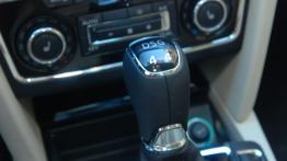 Skoda Superb II Kombi Facelifting - galeria redakcyjna - skrzynia biegów