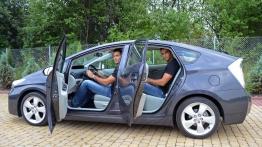 Toyota Prius IV Hatchback Facelifting 1.8 HSD 136KM - galeria redakcyjna - lewy bok