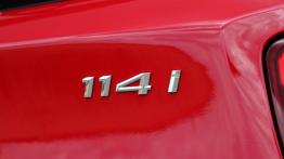 BMW Seria 1 F21 Hatchback 3d 114i 102KM - galeria redakcyjna - emblemat
