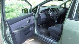 Nissan Tiida - galeria redakcyjna - drzwi kierowcy otwarte