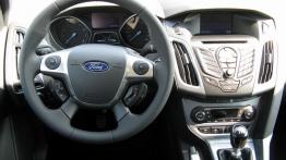 Ford Focus III Hatchback - galeria redakcyjna - kokpit