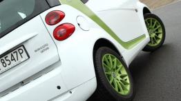 Smart fortwo electric drive - galeria redakcyjna - bok - inne ujęcie
