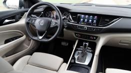 Opel Insignia Country Tourer 1.6 Turbo 200 KM - galeria redakcyjna - widok ogólny wnętrza z przodu