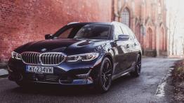 BMW 320d Touring 2.0 190 KM - galeria redakcyjna - widok z przodu