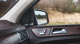 Mercedes na torze w Bednarach - prezentacja dynamiczna