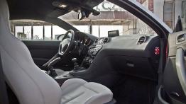 Peugeot RCZ Coupe 1.6L THP 16v 200KM - galeria redakcyjna - widok ogólny wnętrza z przodu