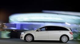 Mercedes klasy R 2011 - wersja przedłużona - lewy bok