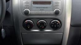 Suzuki Liana 1.6 (106 KM) hatchback - konsola środkowa