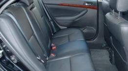 Toyota Avensis 2.0 Prestige - tylna kanapa