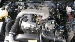 Ssangyong Musso Sport - pokrywa silnika otwarta