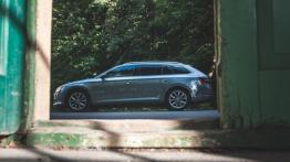 Skoda Superb Combi 2.0 TDI 190 KM - galeria redakcyjna - lewy bok