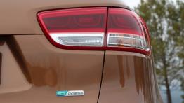 Kia Sorento III 2.2 CRDi 200KM - galeria redakcyjna - prawy tylny reflektor - wyłączony