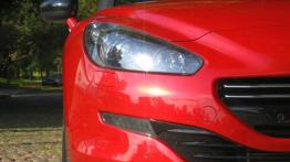 Peugeot RCZ R Facelifting 1.6 THP - galeria redakcyjna - prawy przedni reflektor - wyłączony