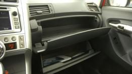 Toyota Verso Minivan 1.8 Valvematic 147KM - galeria redakcyjna - schowek przedni otwarty