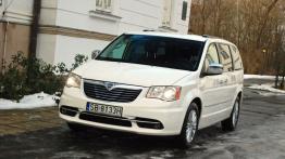 Lancia Voyager Van 3.6 V6 283KM - galeria redakcyjna - widok z przodu