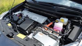 Toyota Prius IV Hatchback Facelifting 1.8 HSD 136KM - galeria redakcyjna - maska otwarta